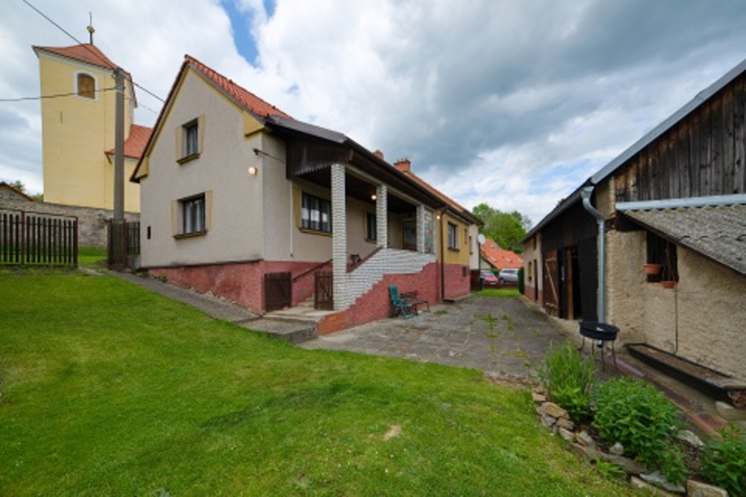 Prodej domu 255 m² s pozemkem 3 631 m²