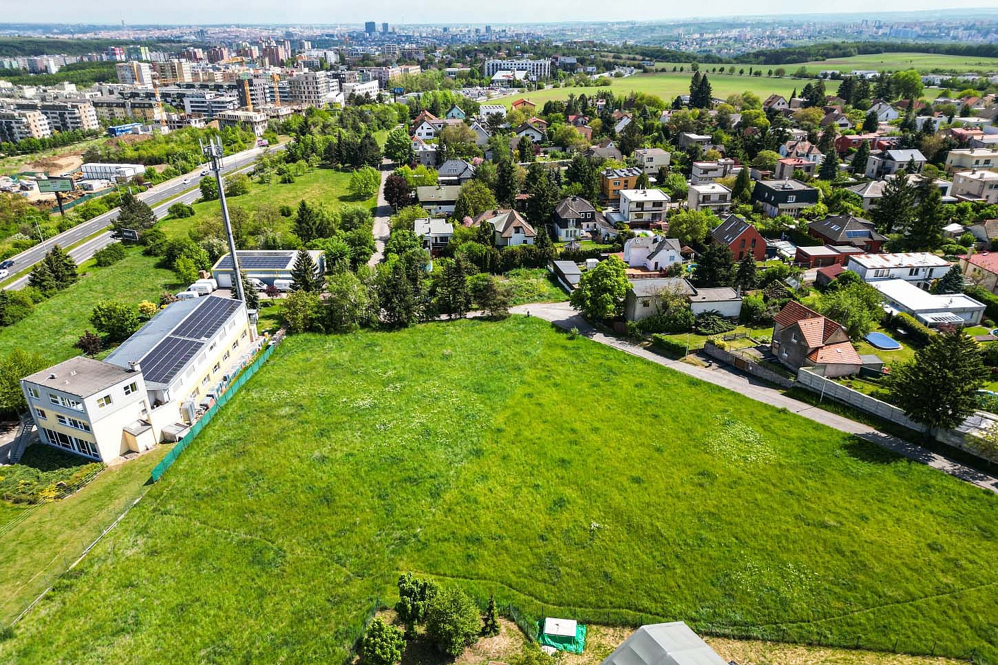 Prodej komerčního pozemku 1 920 m², Praha