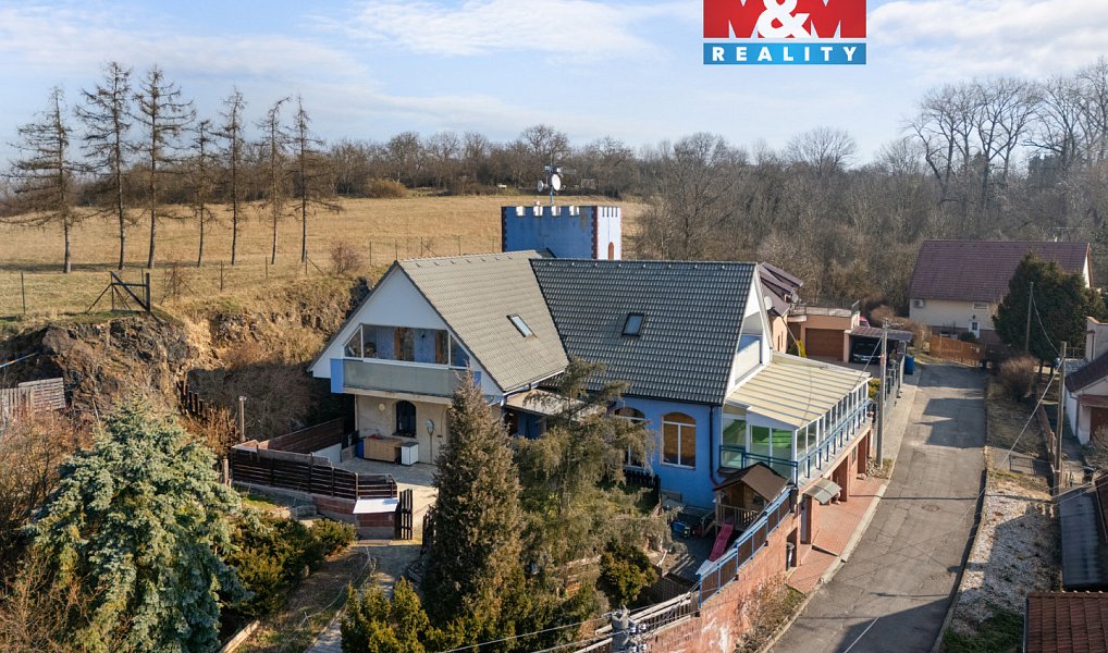 Prodej domu 280 m² s pozemkem 1 065 m², Vodochody – fotka 1 z 30