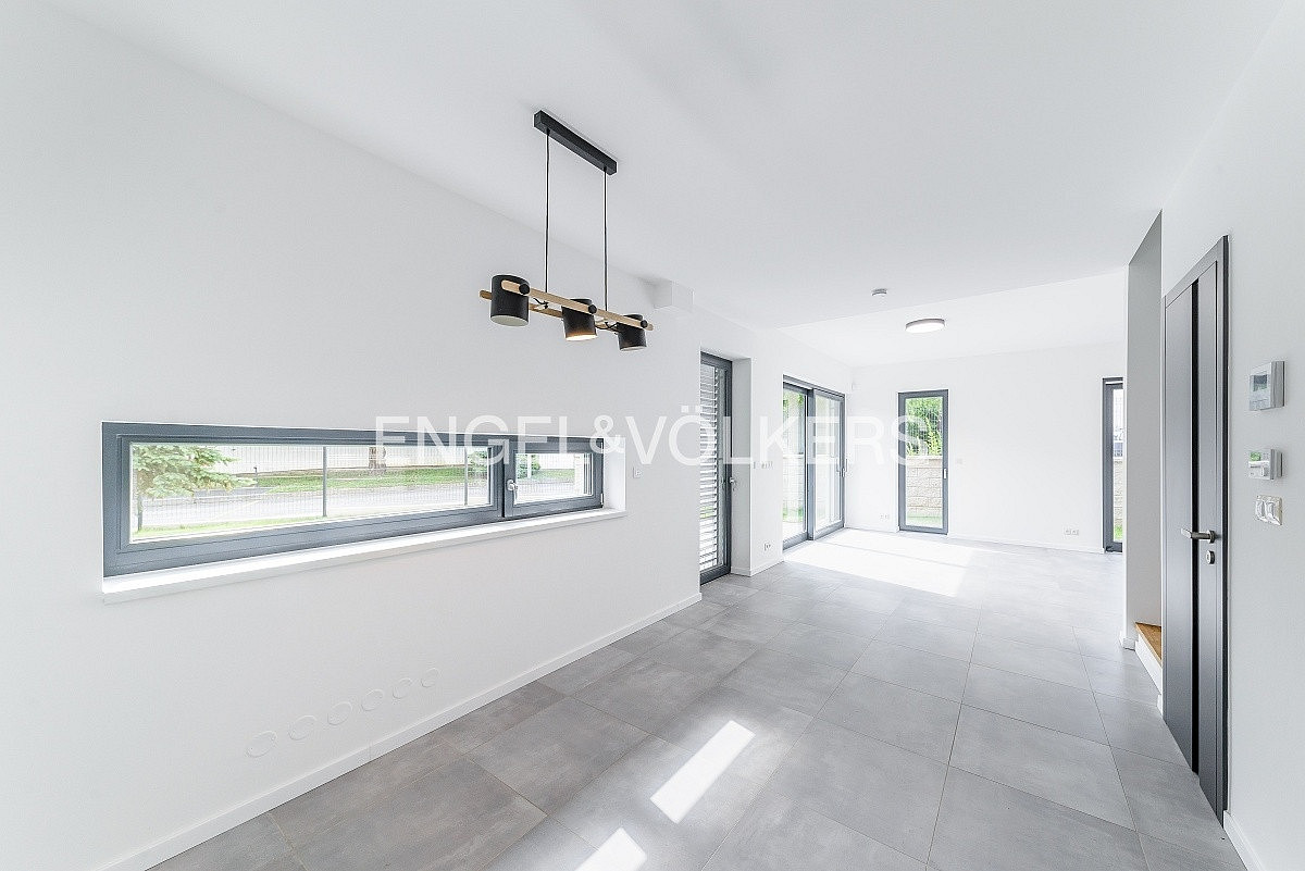 Pronájem domu 226 m² s pozemkem 302 m² — photo 2