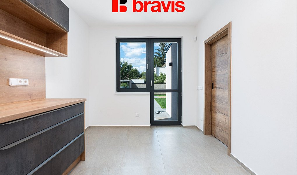 Pronájem domu 230 m² s pozemkem 414 m², Brno – náhled fotky 9