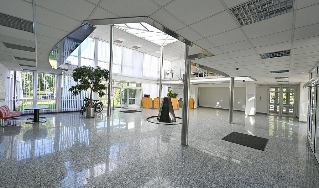Pronájem kanceláře 101 m², Praha – fotka 1 z 13
