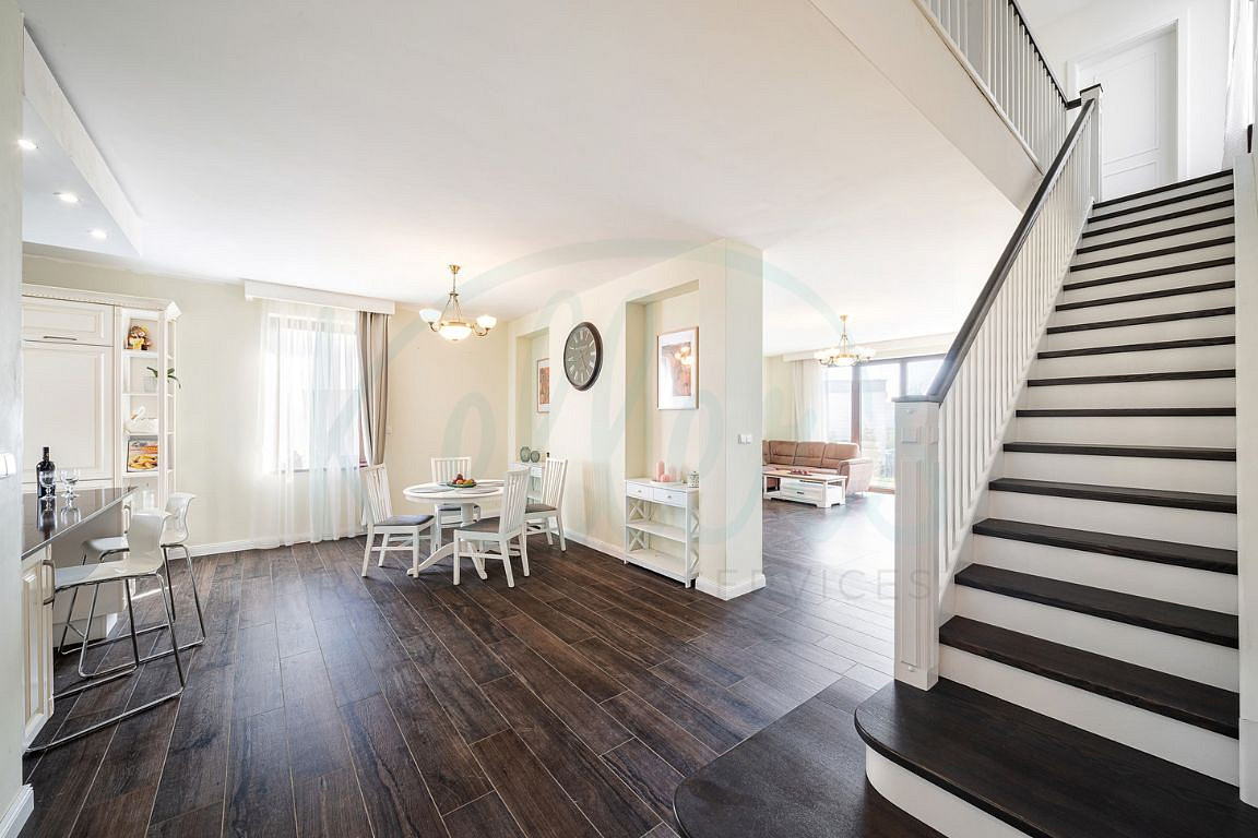 Pronájem domu 244 m² s pozemkem 972 m² – pohled 6