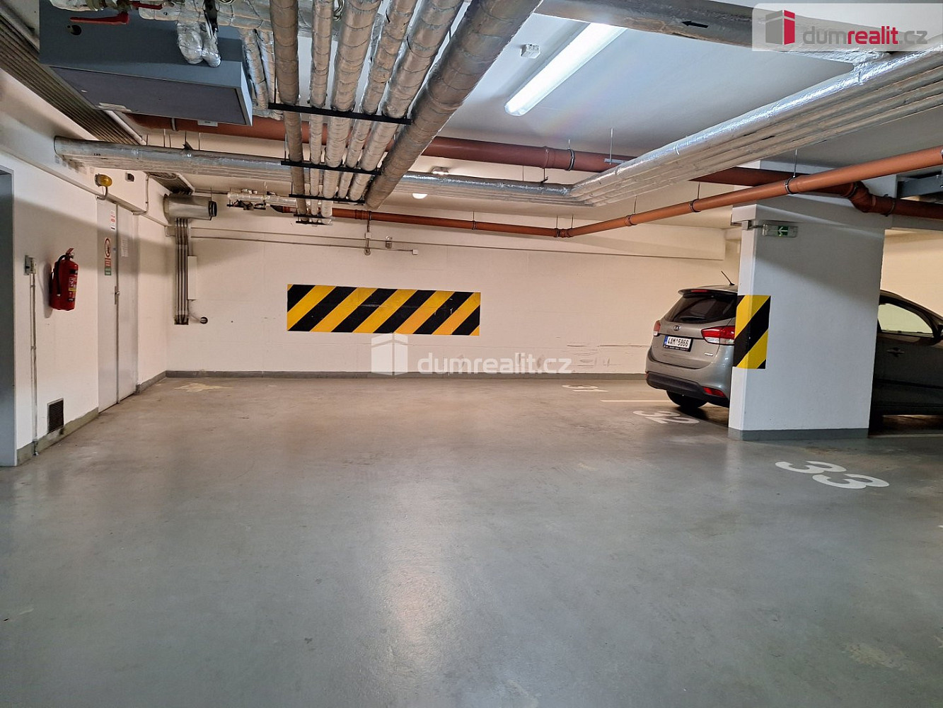 Pronájem garážového stání 12m2 P10 Názovská – fotografie 4