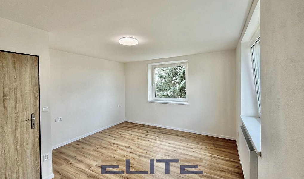 Prodej domu 253 m² s pozemkem 791 m², Hradčany – náhled fotky 8