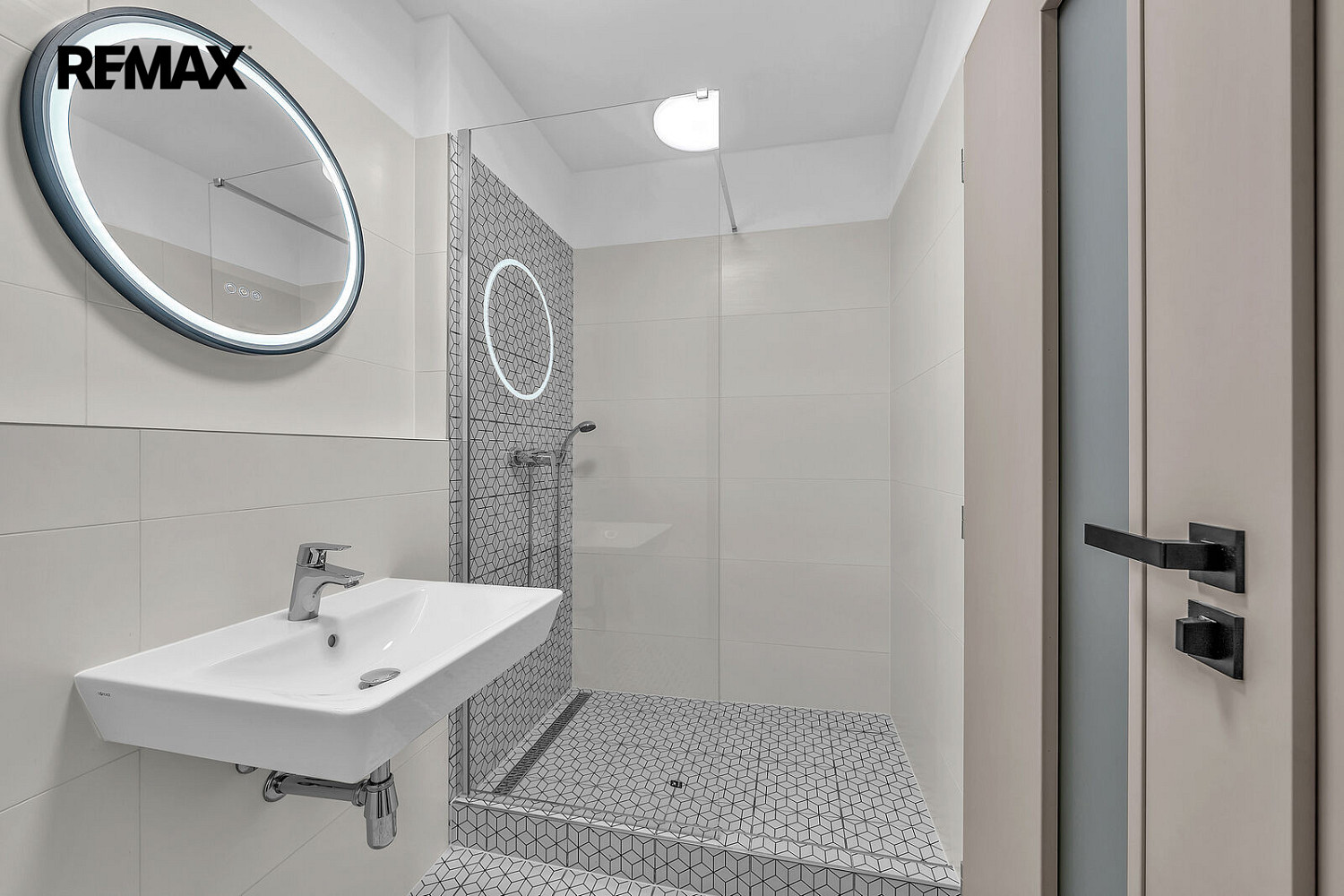 Pronájem bytu 1+kk 25 m² – fotografie 2