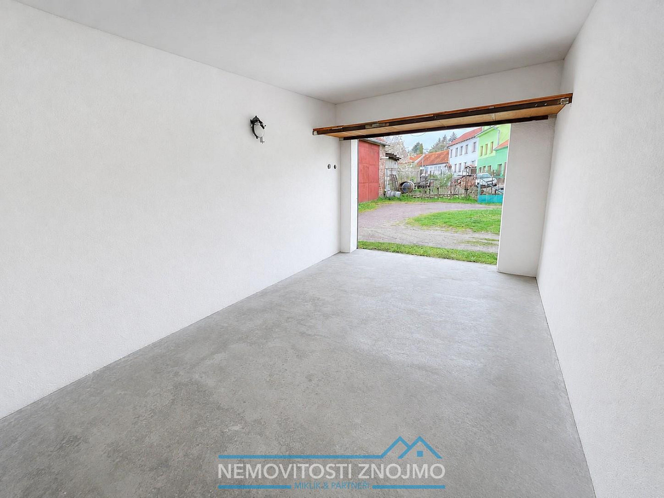 Prodej garáže v Sedlešovicích, 250m od koupaliště Louka ve Znojmě – fotografie 4