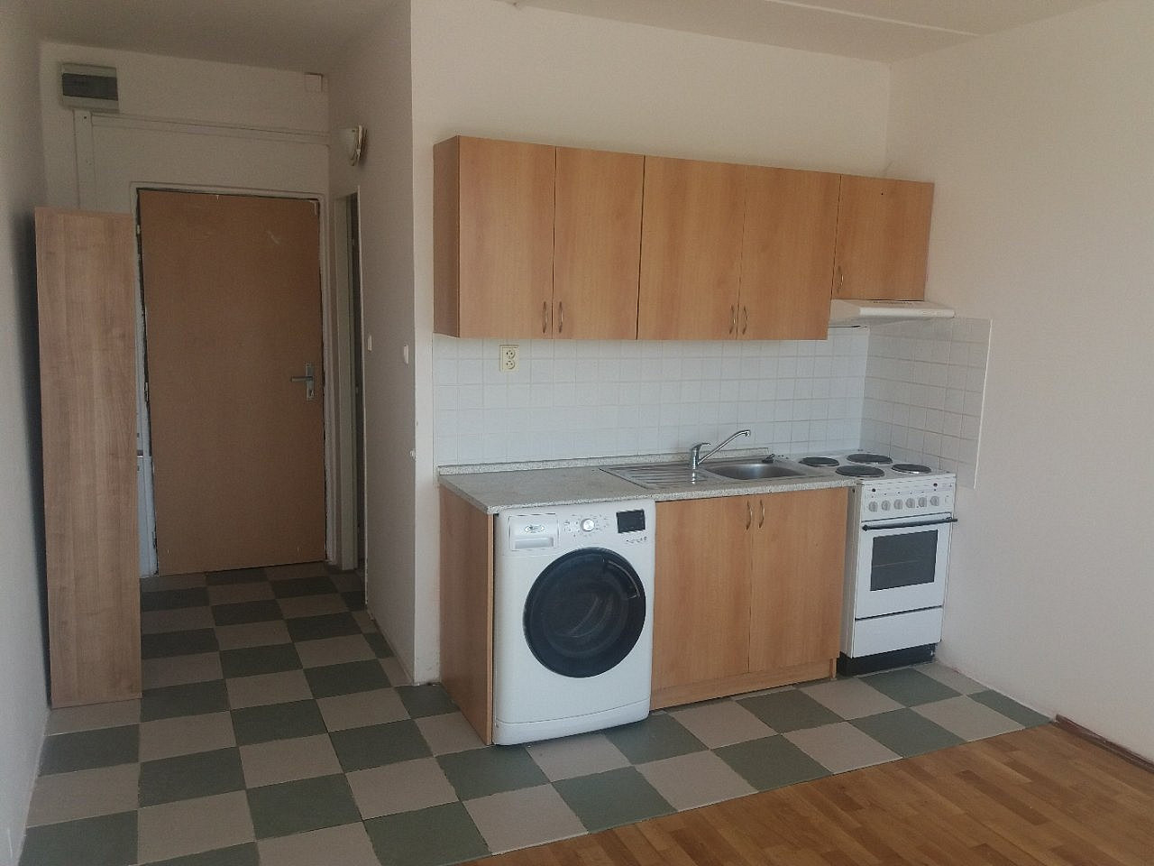 Prodej bytu 1+kk 20 m² — photo 2
