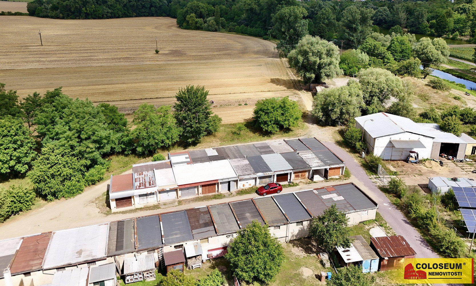 Ivančice - letkovice, garáž 22 m2, řadová, možnost zavedení elektřiny - garáž — photo 2