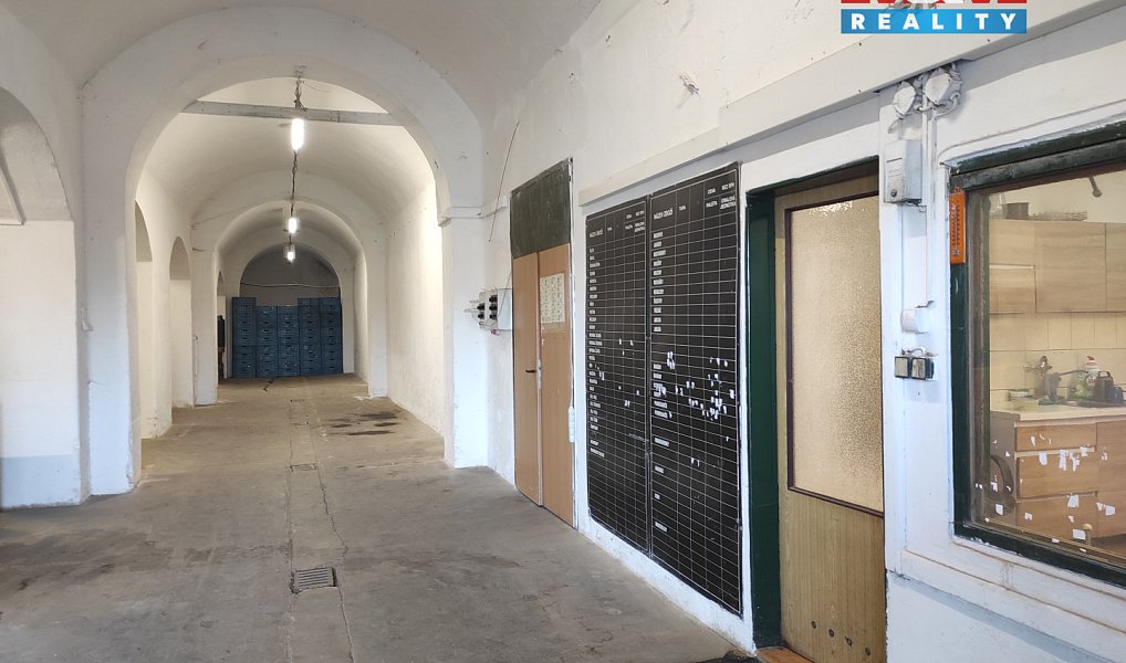 Pronájem obchodních prostor 500 m², Opava – náhled fotky 2