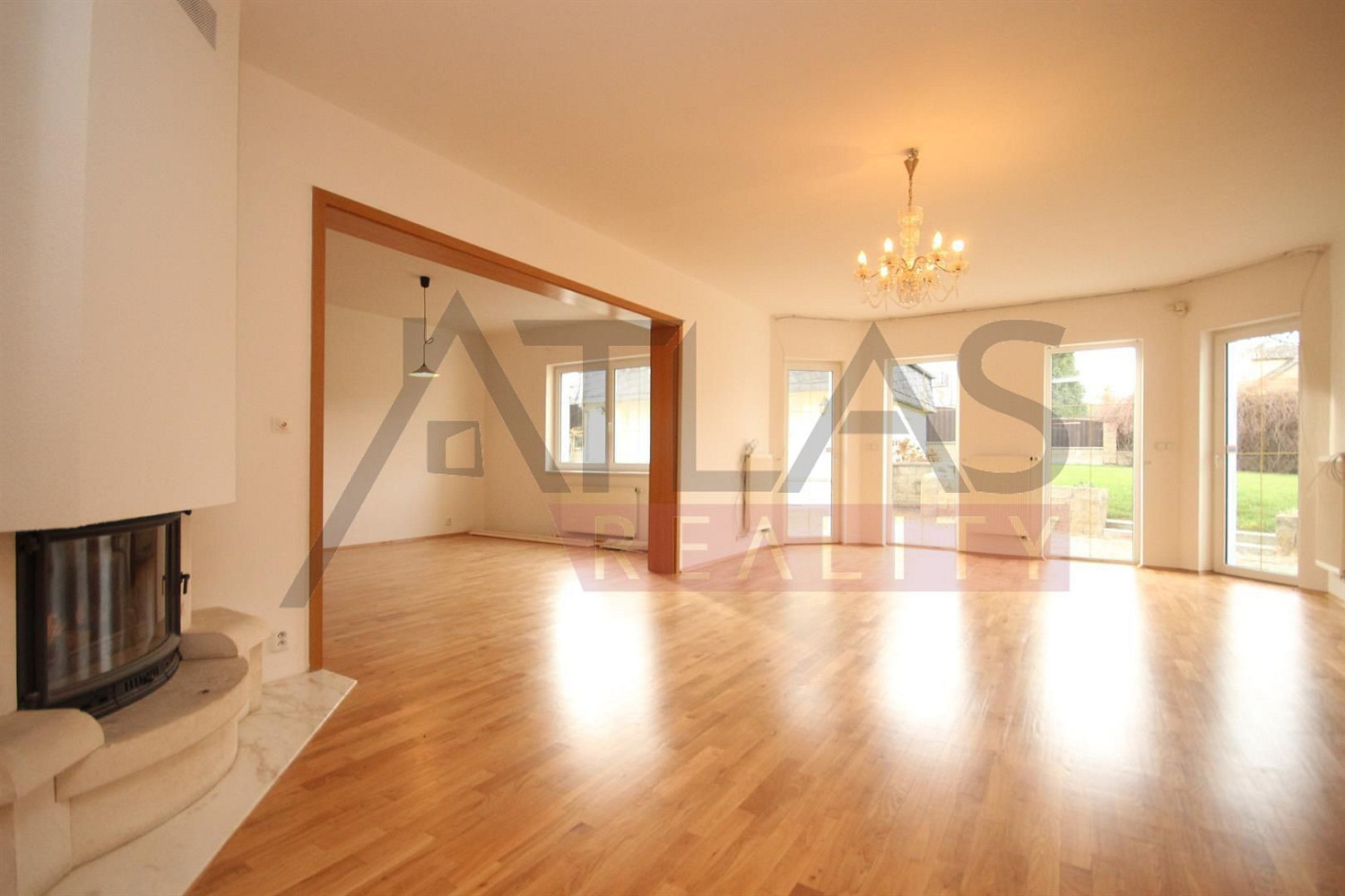 Pronájem domu 360 m² s pozemkem 860 m² – fotografie 4