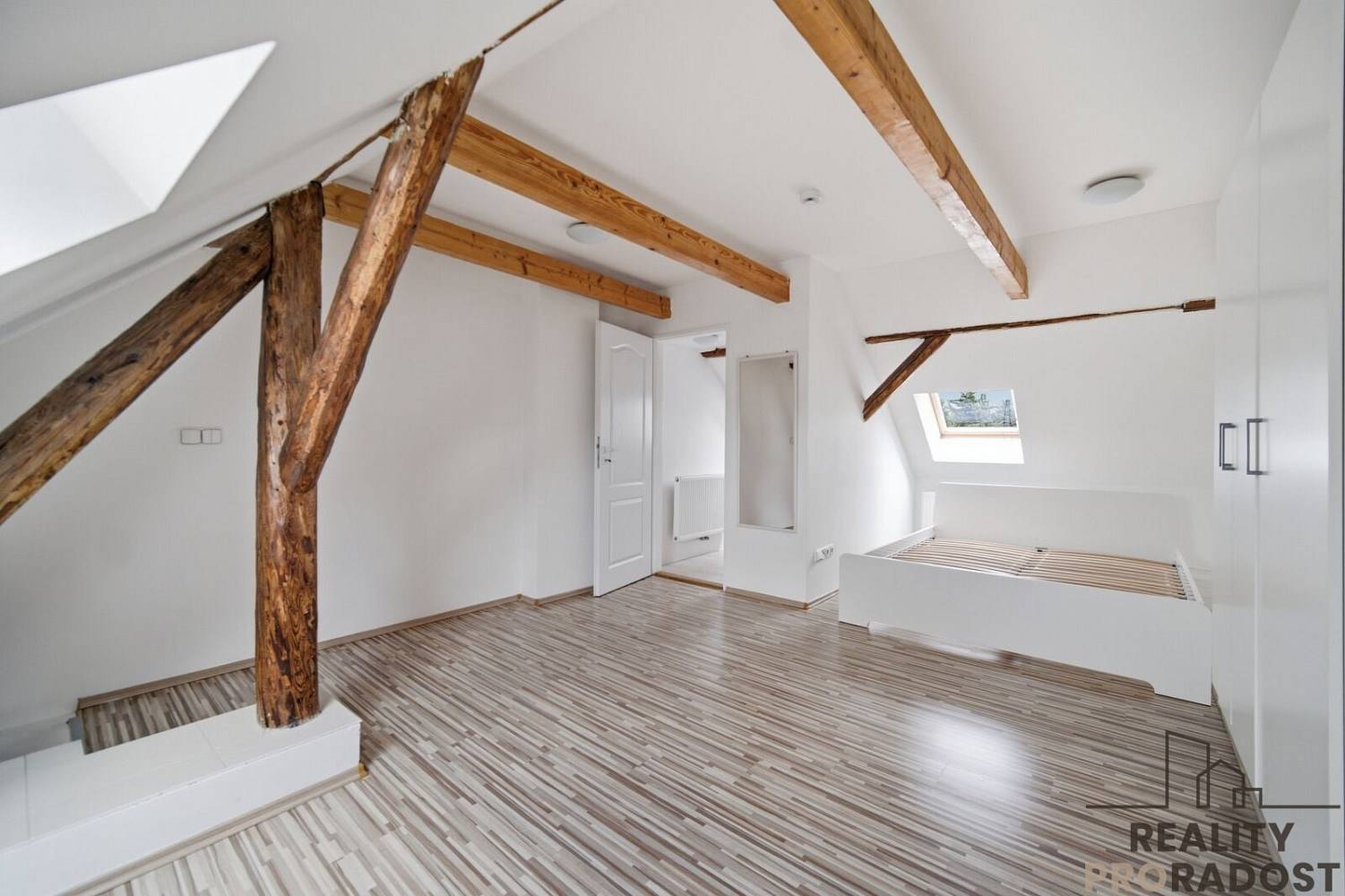 Pronájem bytu 2+1 54 m² - More