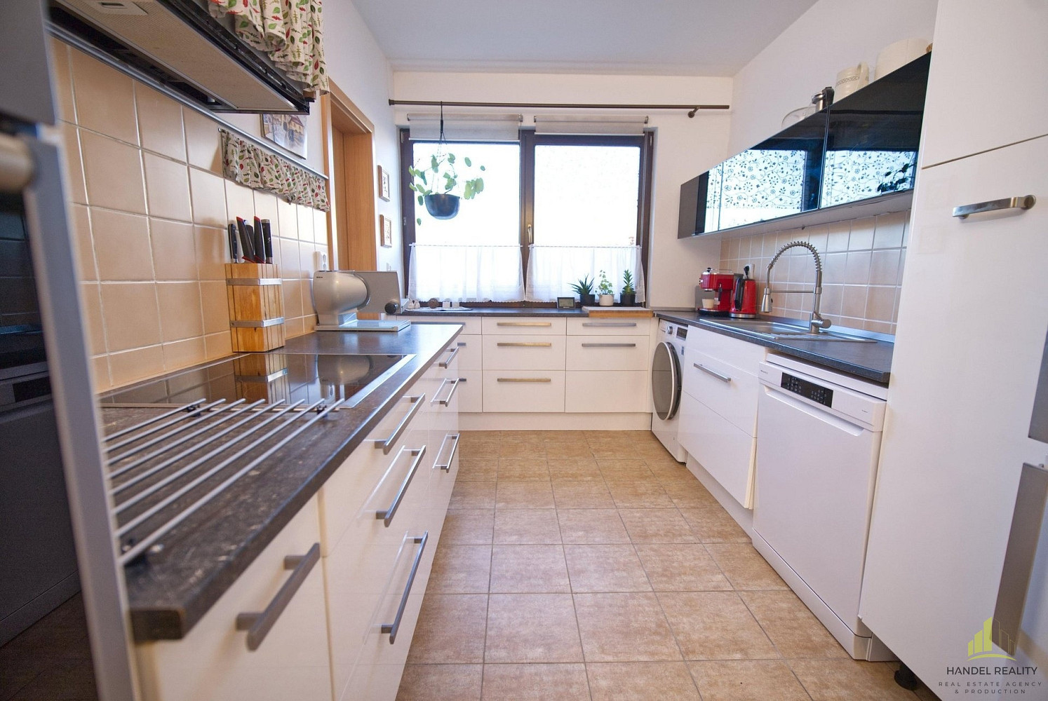 Pronájem domu 186 m² s pozemkem 755 m² — photo 3