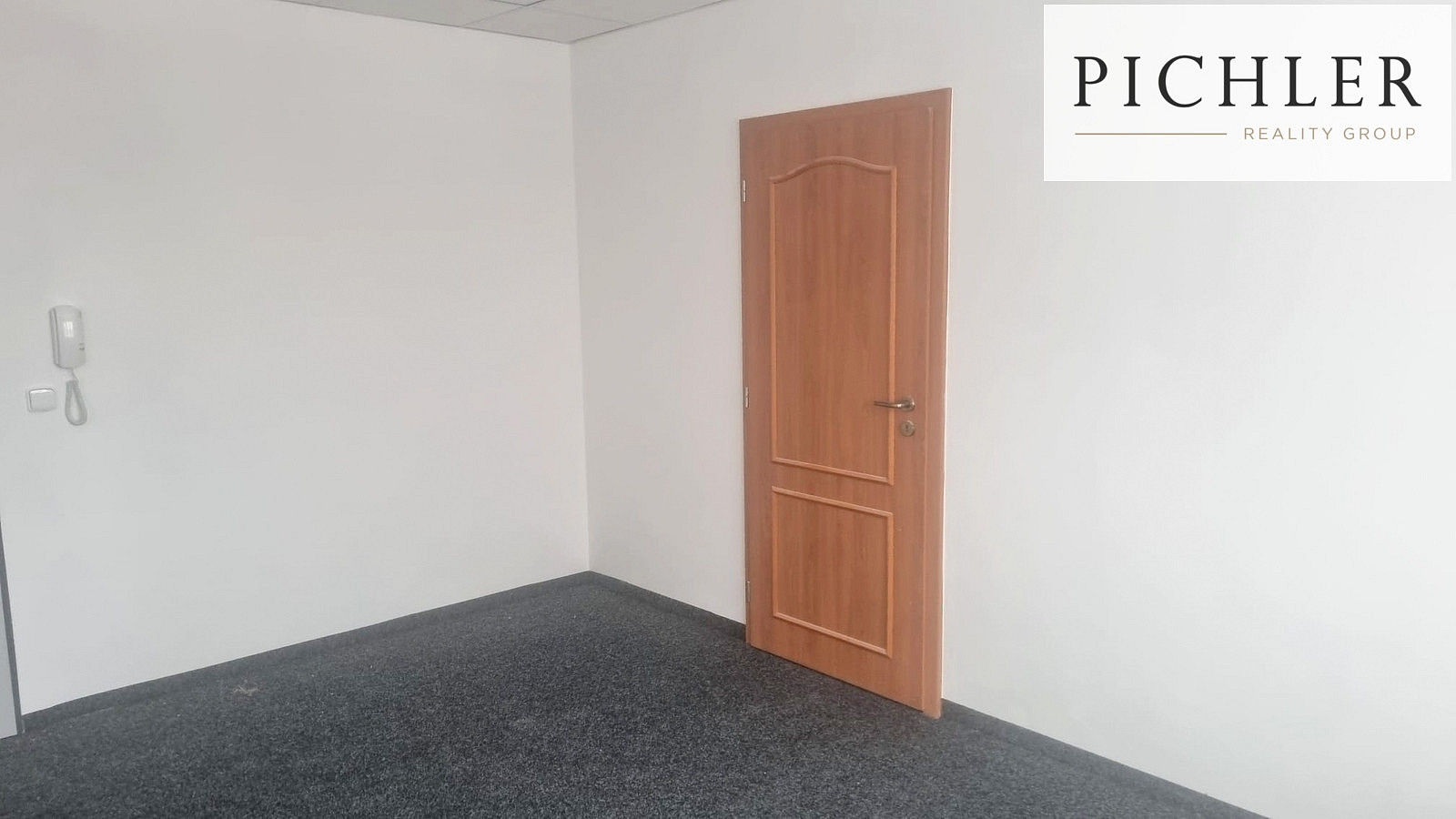 Pronájem kanceláře 768 m² — photo 2