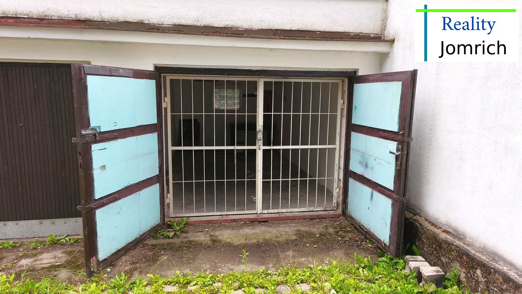 Prodej zděné garáže s elektřinou a masivní mříží v liberci, ulice kunratická.