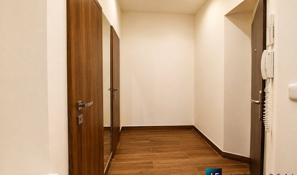 Prodej bytu 2+1 87 m², Praha – náhled fotky 12