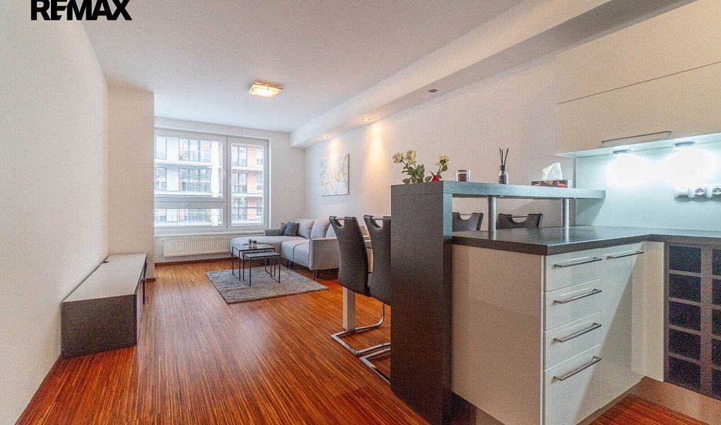 Pronájem bytu 2+kk 56 m², Praha – náhled fotky 2