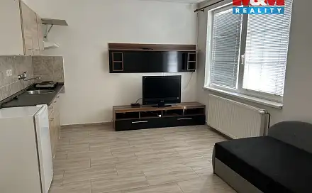 Pronájem bytu 1+kk 16 m², Na Poříčí, Králův Dvůr - Karlova Huť, okres Beroun