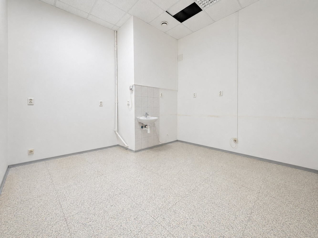 Pronájem kanceláře 137 m² — photo 5