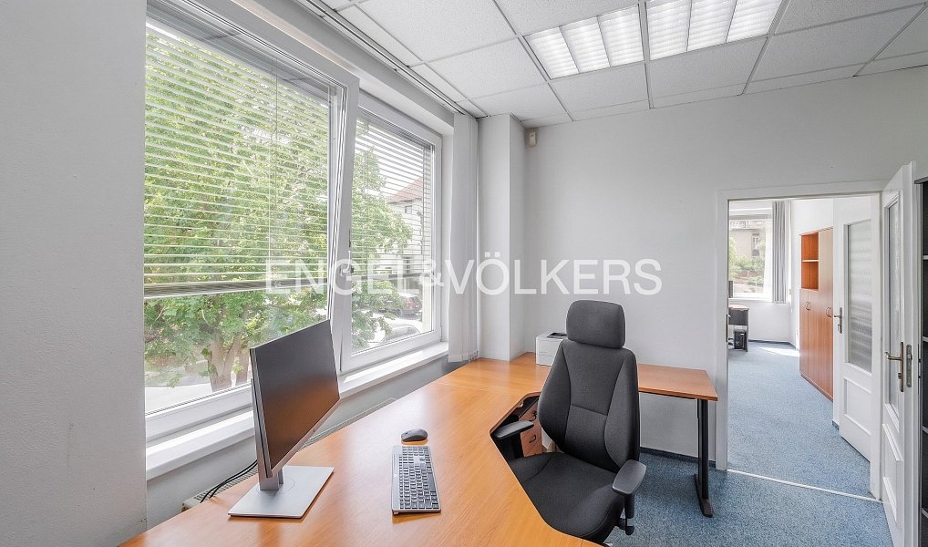Pronájem kanceláře 191 m², Praha – náhled fotky 4