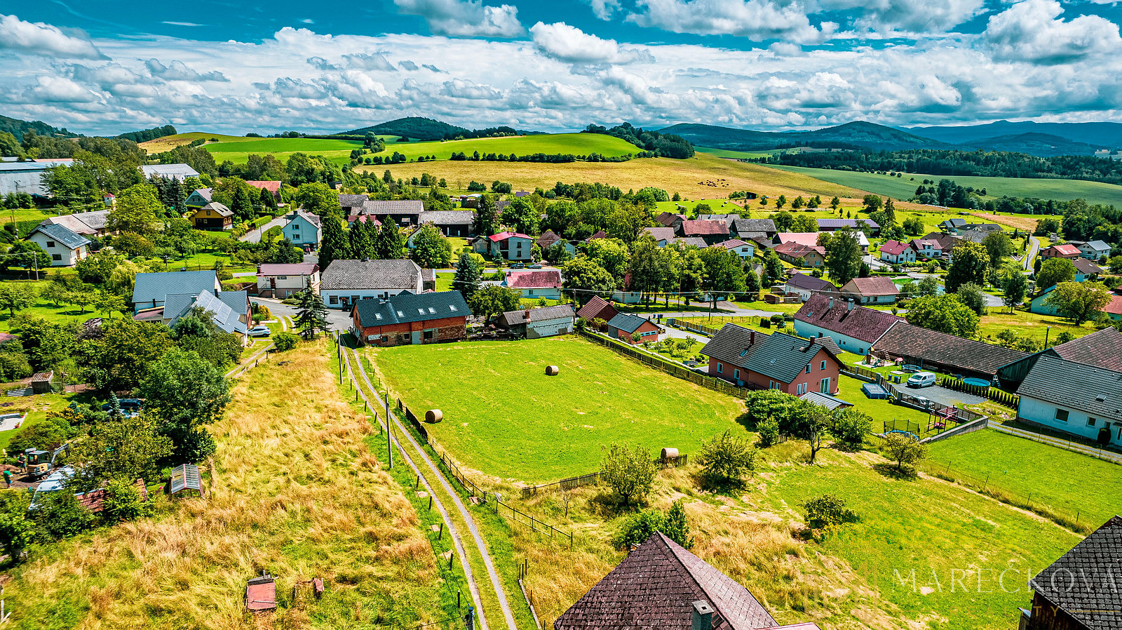 Prodej stavebního pozemku 1 309 m², Nová Ves