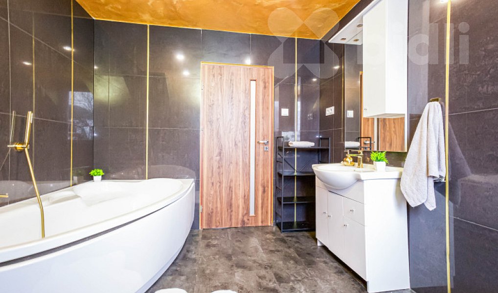 Prodej domu 246 m² s pozemkem 1 500 m², Prysk – náhled fotky 15