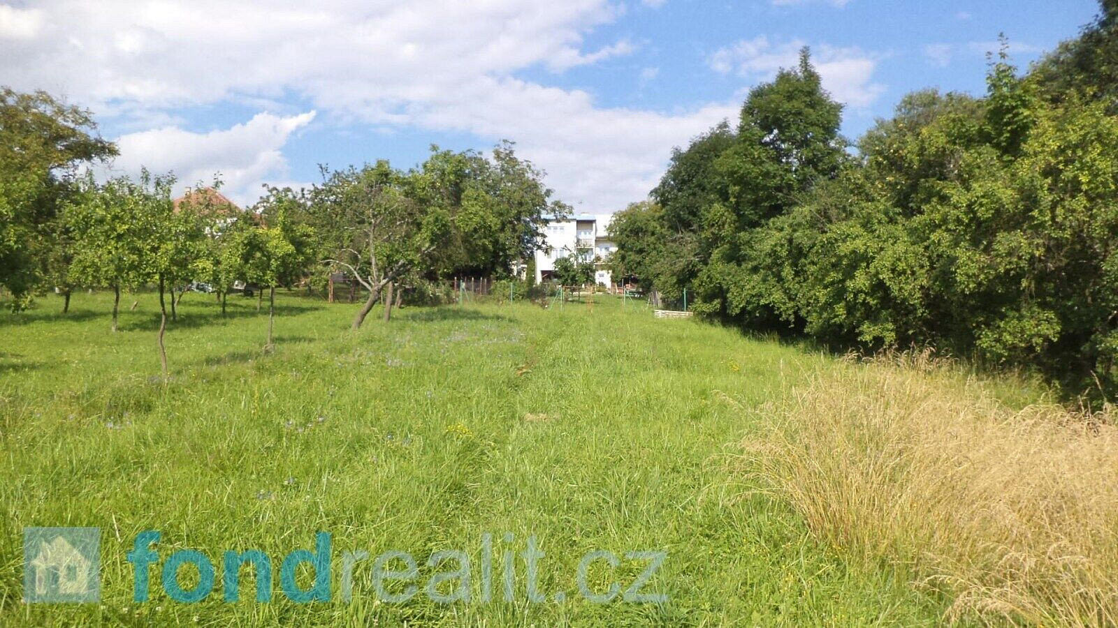 Prodej pozemku 1 688 m²