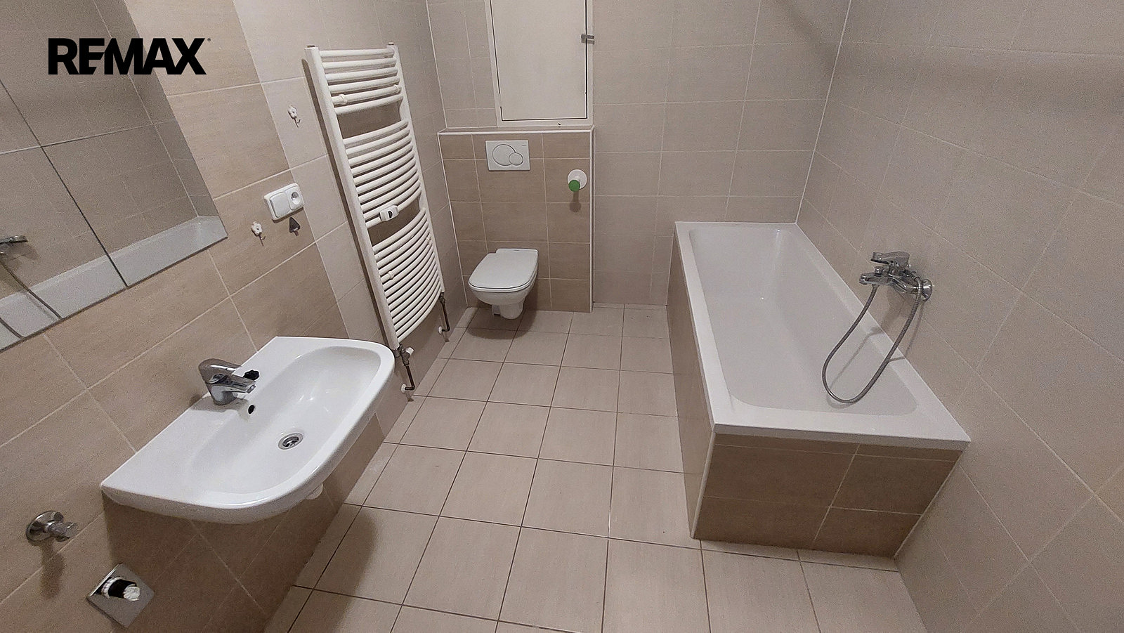 Pronájem bytu 1+kk 53 m² — photo 2