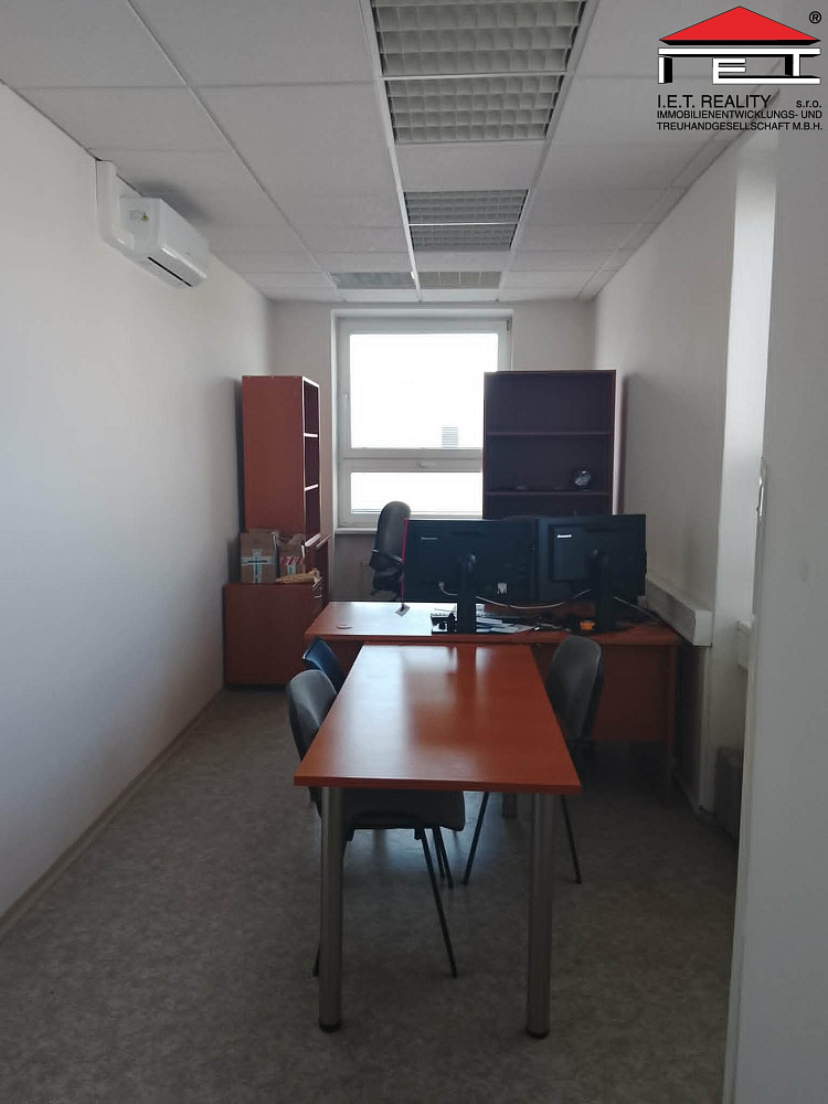 Pronájem kanceláře 227 m² — photo 4