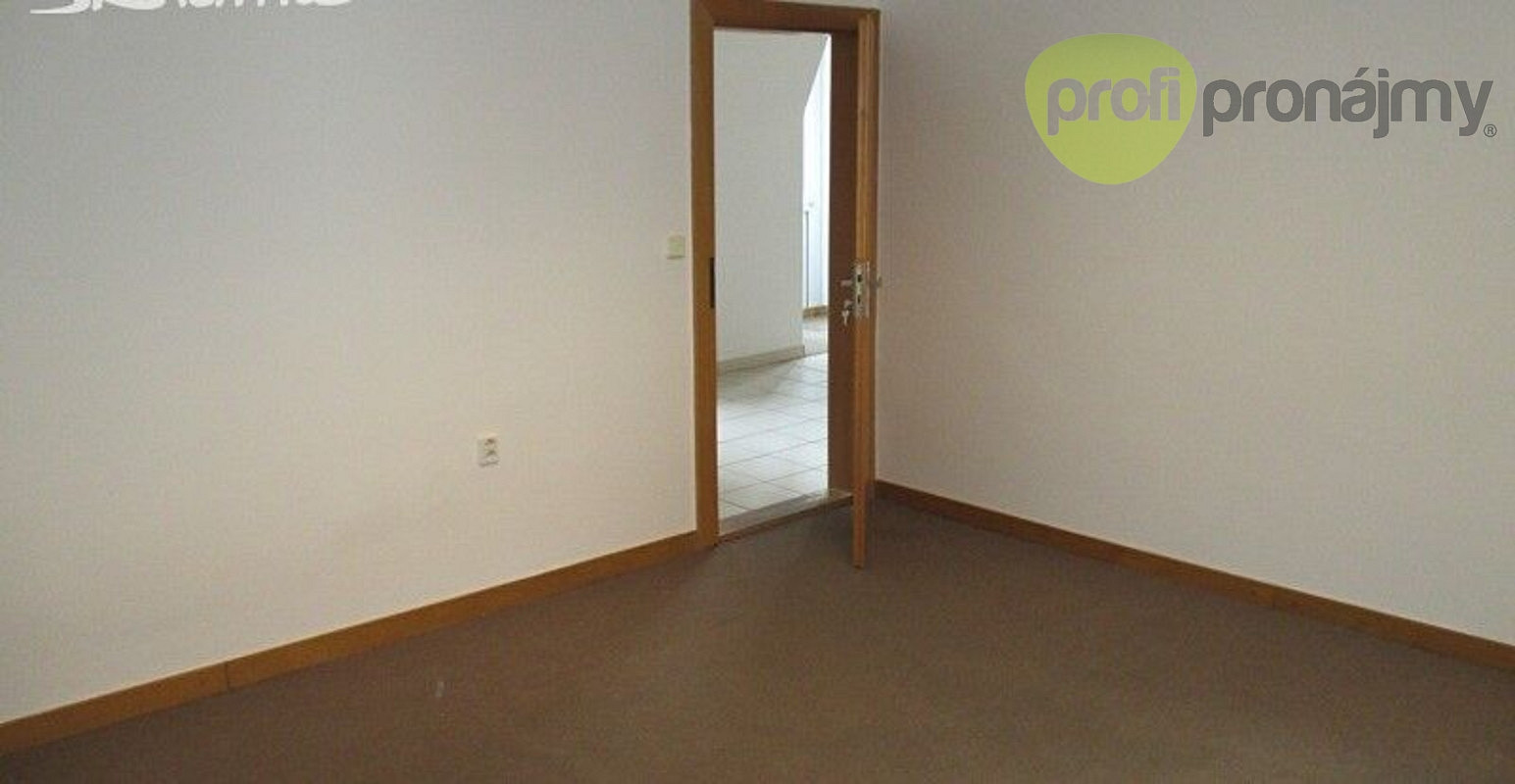 Pronájem kanceláře 16 m² nebo 19 m² – pohled 5