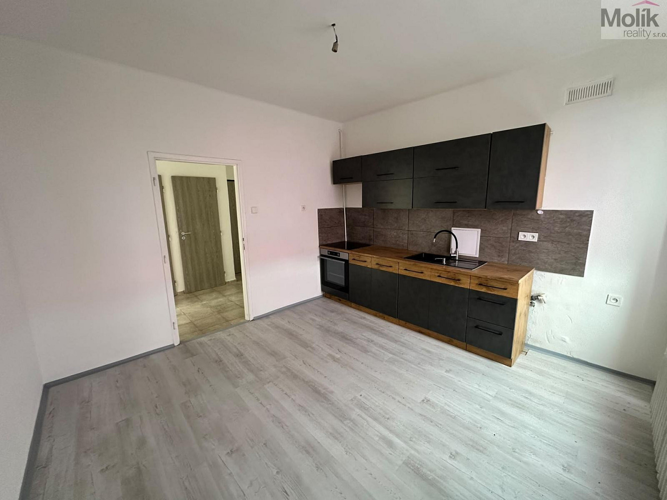 Pronájem bytu 2+1 56 m² – fotografie 2