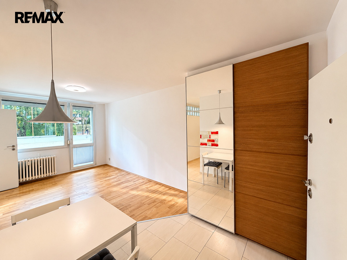 Pronájem bytu 2+kk 38 m² – fotografie 2