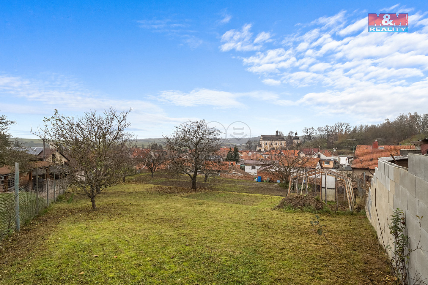 Prodej stavebního pozemku 1 055 m² – pohled 5
