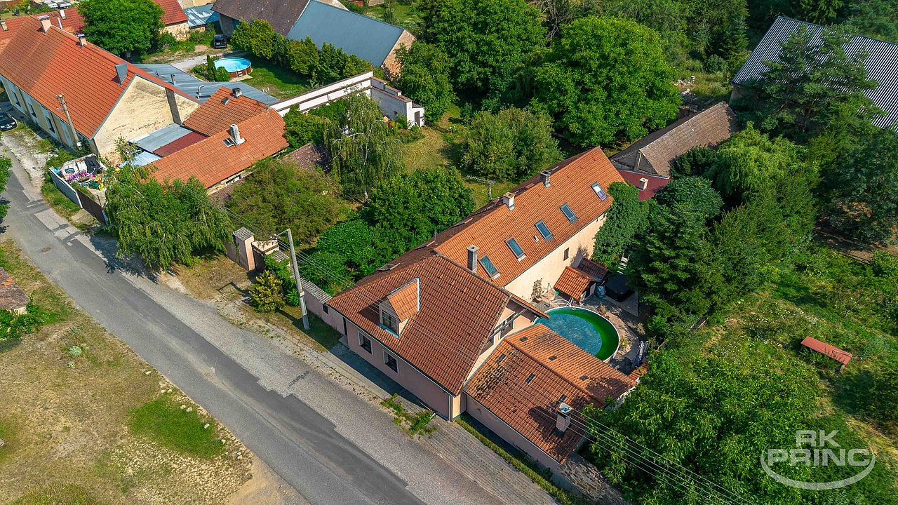 Prodej domu 450 m² s pozemkem 2 111 m²