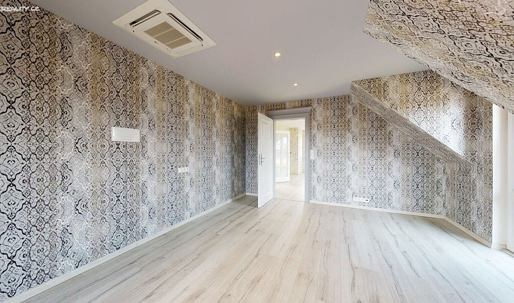 Prodej domu 229 m² s pozemkem 1 110 m², Hroznětín – náhled fotky 18