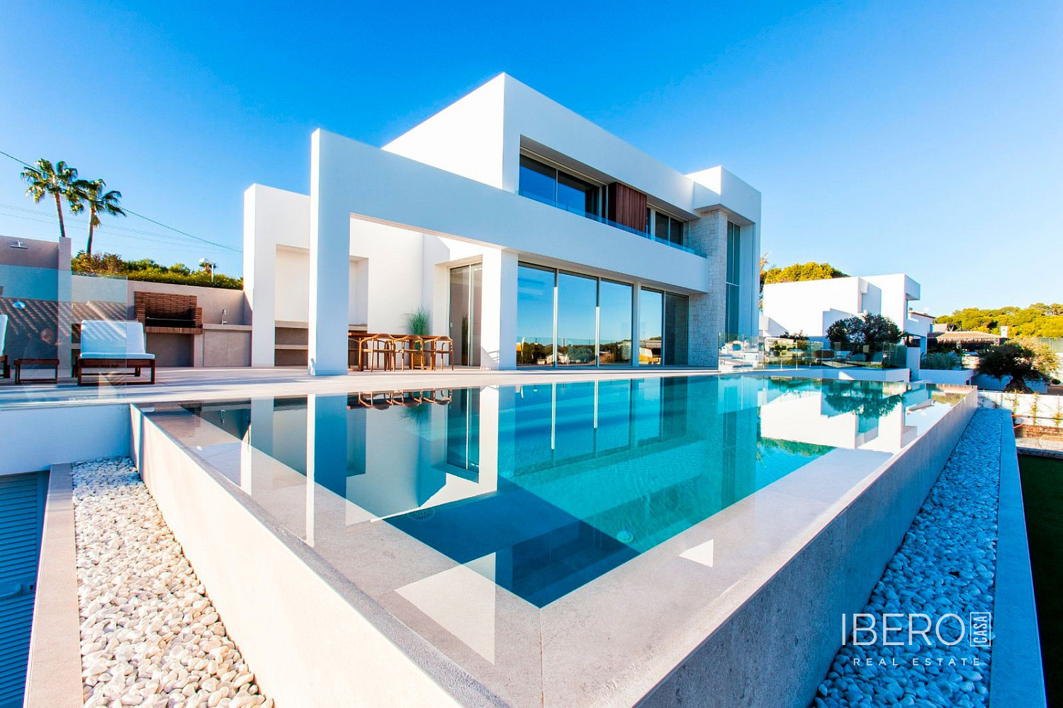 Prodej domu 355 m² s pozemkem 800 m²