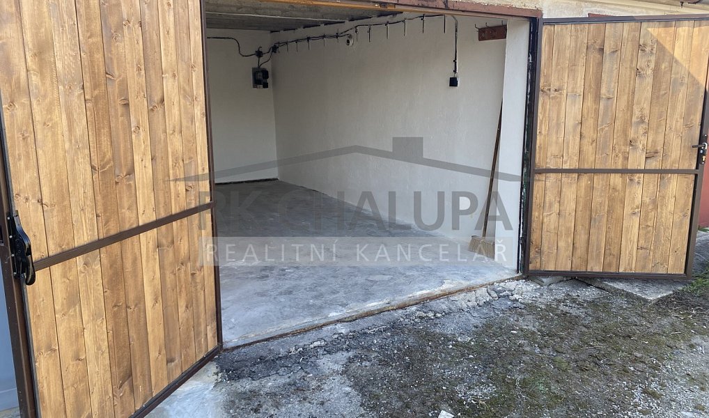 Prodej zděné garáže v OV, okraj obce Litvínovice, MHD, výměra 17 m2, betonový strop a podlaha, Litvínovice – náhled fotky 2