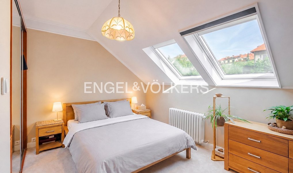 Prodej domu 324 m² s pozemkem 454 m², Praha – náhled fotky 8
