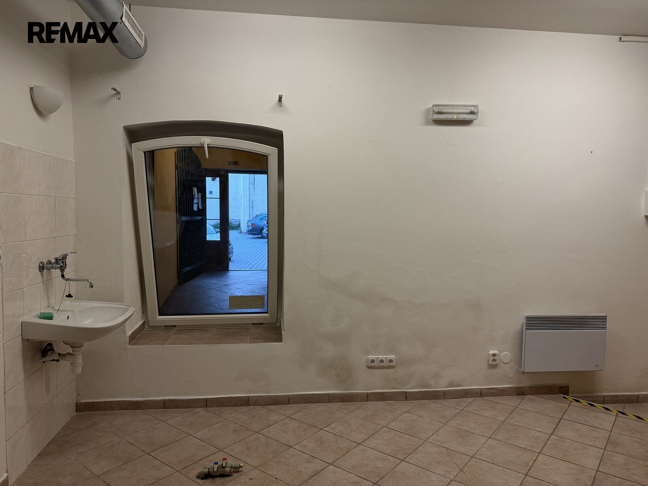 Pronájem obchodních prostor 41 m² – fotografie 3