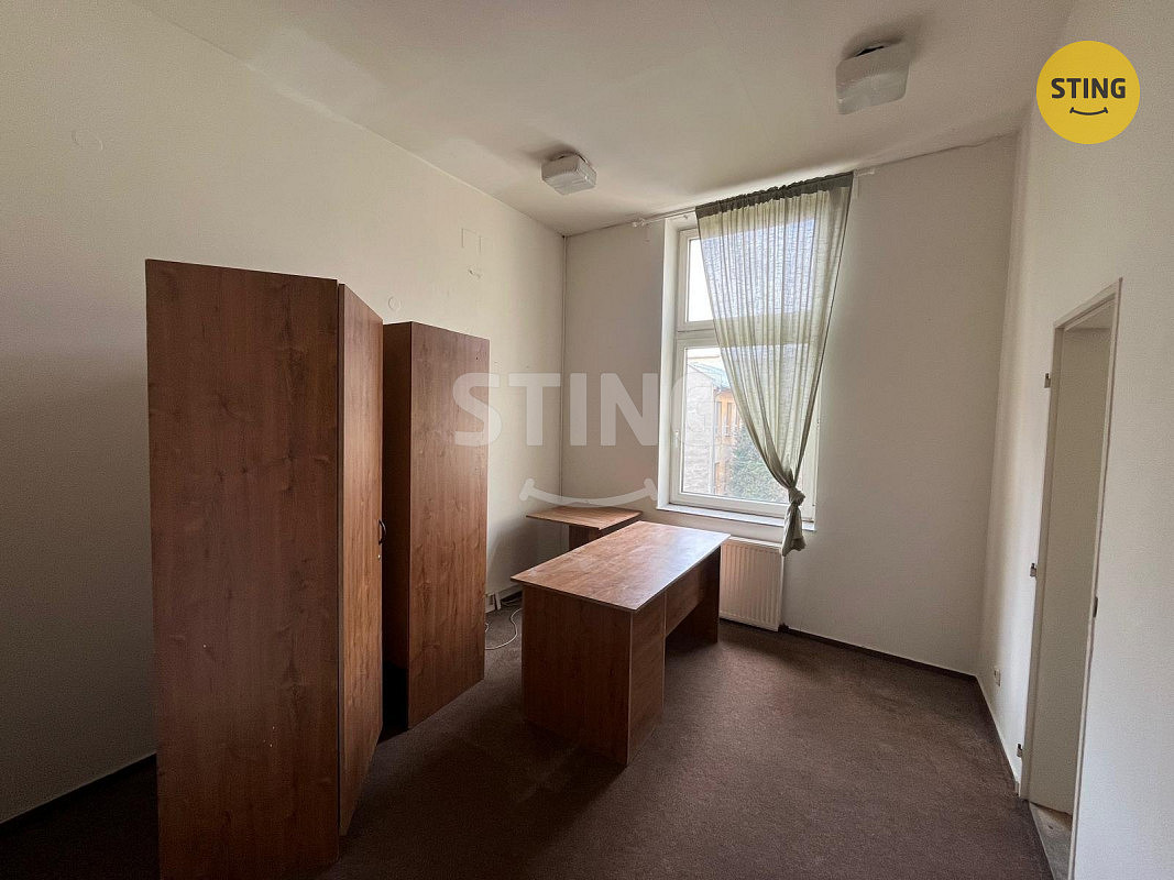 Pronájem kanceláře 88 m² – fotografie 3