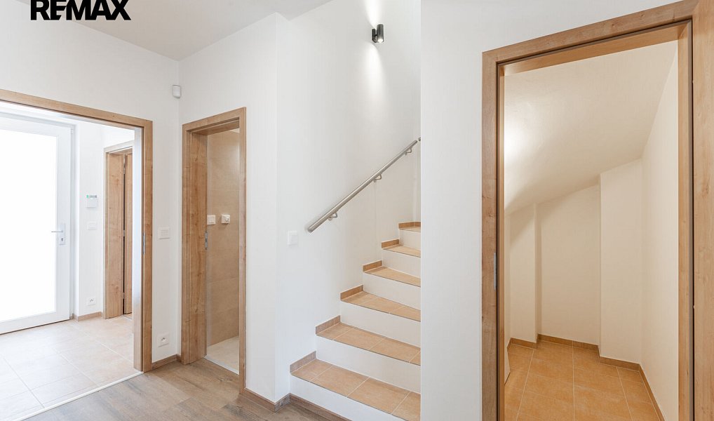 Pronájem domu 107 m² s pozemkem 124 m², Praha – náhled fotky 12