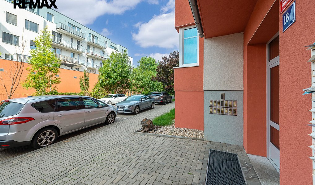 Prodej bytu 1+kk 32 m², Praha – náhled fotky 19