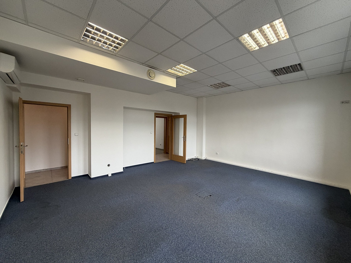 Pronájem kanceláře 209 m² — photo 5
