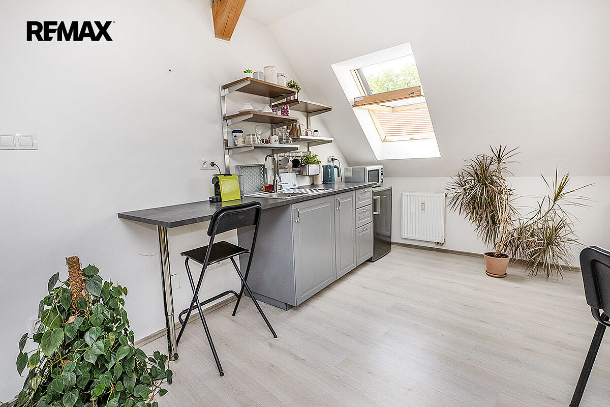 Pronájem kanceláře 75 m² – fotografie 2