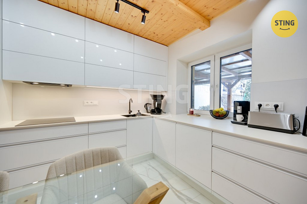 Prodej domu 200 m² s pozemkem 567 m² – fotografie 2
