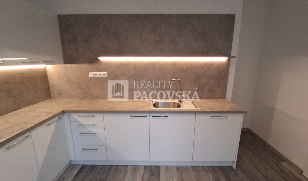 Pronájem bytu 2+1 70 m², Ústí nad Labem – náhled fotky 2