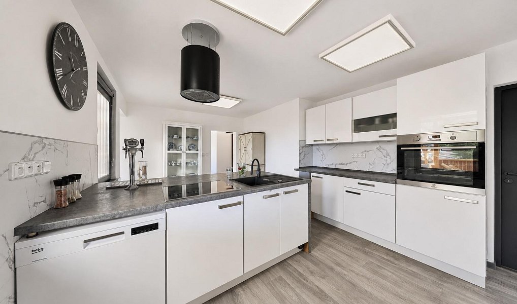 Prodej domu 181 m² s pozemkem 889 m², Trutnov – náhled fotky 2