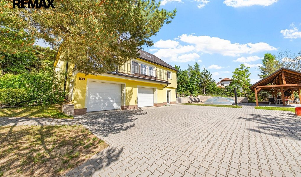 Prodej domu 300 m² s pozemkem 150 m², Dačice – náhled fotky 2