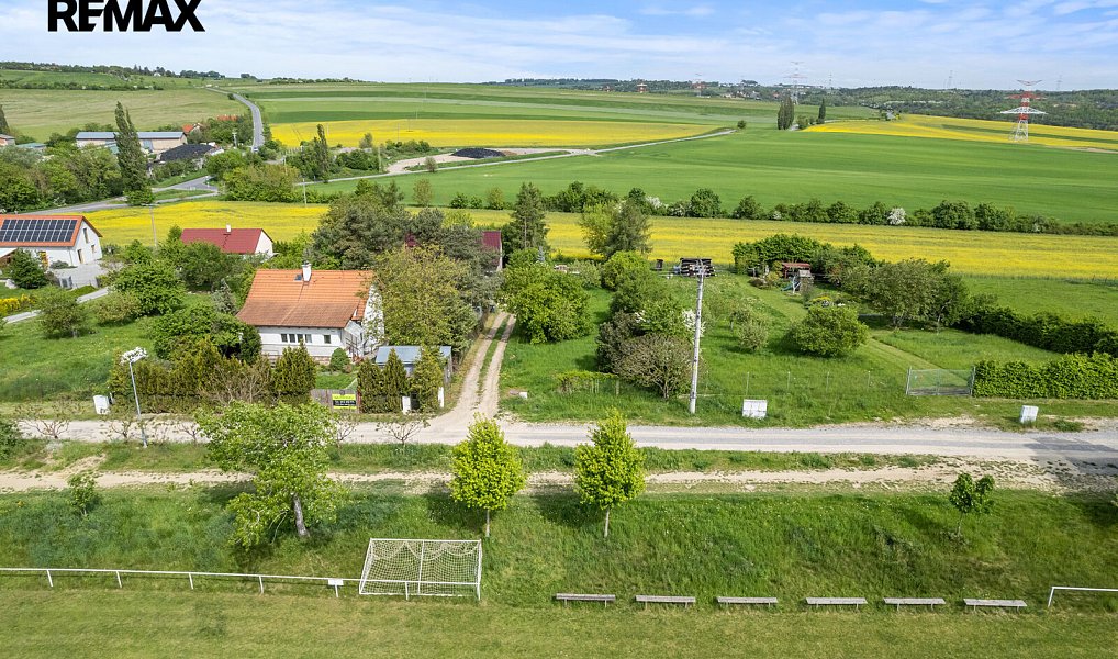 Prodej stavebního pozemku 950 m², Mořina – náhled fotky 4