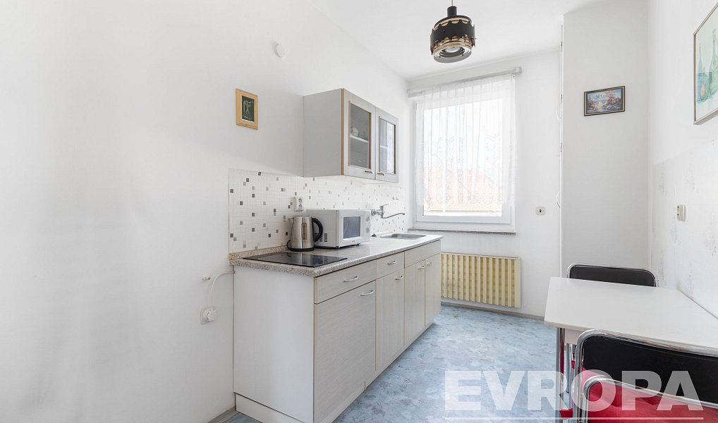 Pronájem domu 220 m² s pozemkem 409 m², Praha – náhled fotky 9